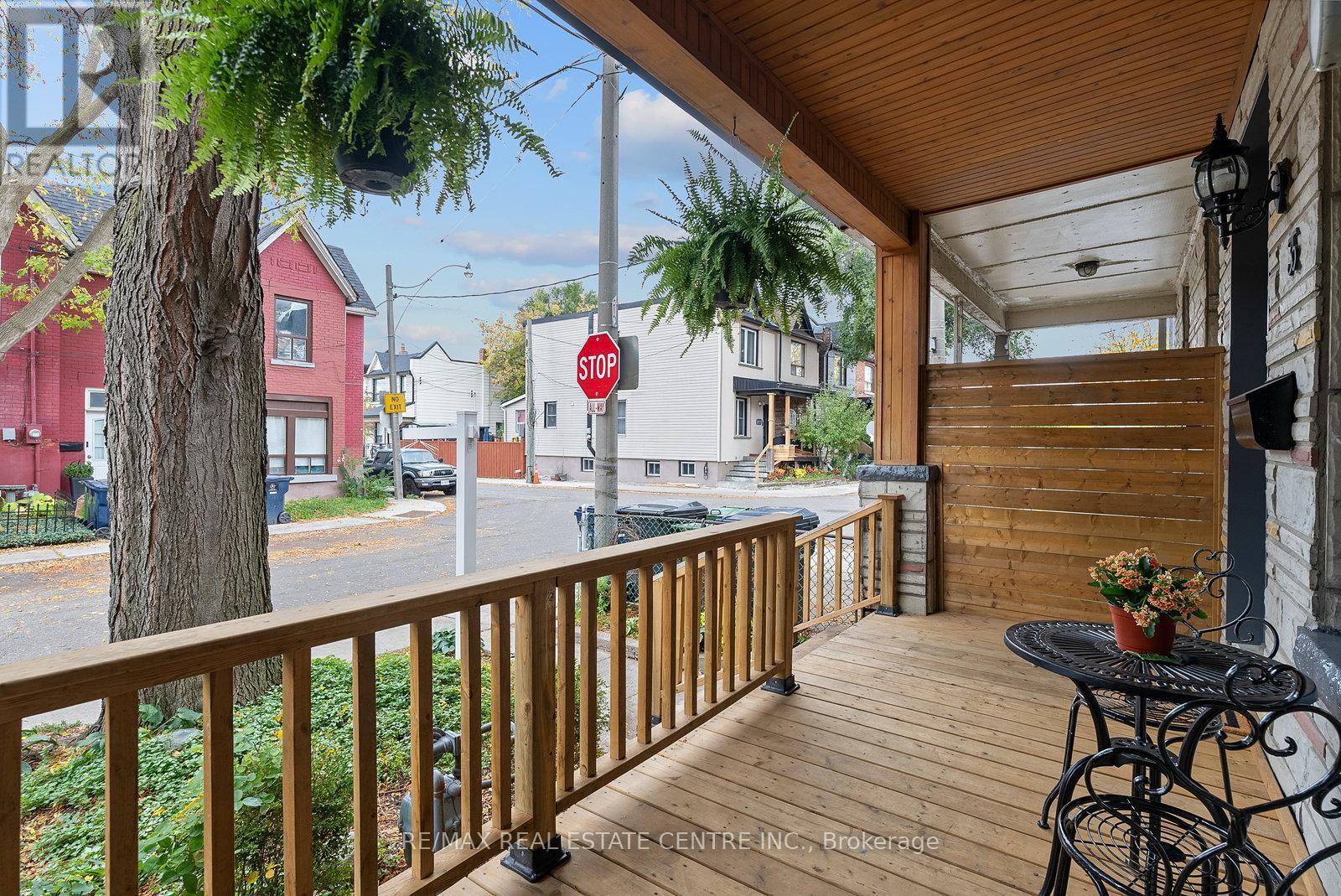 35 Miller Street, Toronto, Ontario  M6N 2Z6 - Photo 4 - W12476322