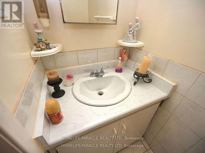 119 - 120 Collins Crescent, Brampton, Ontario  L6V 3N1 - Photo 23 - W12476334