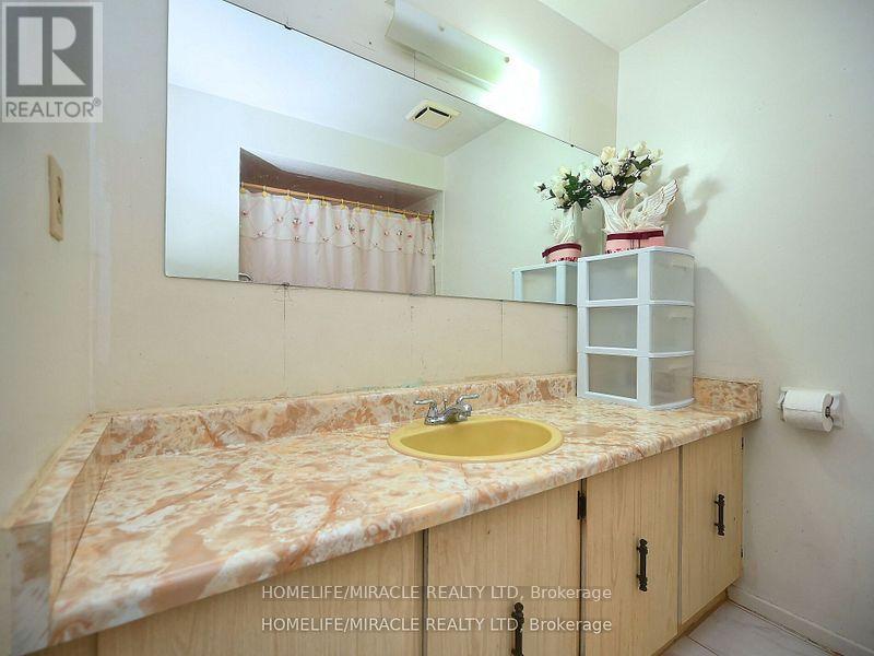 119 - 120 Collins Crescent, Brampton, Ontario  L6V 3N1 - Photo 28 - W12476334