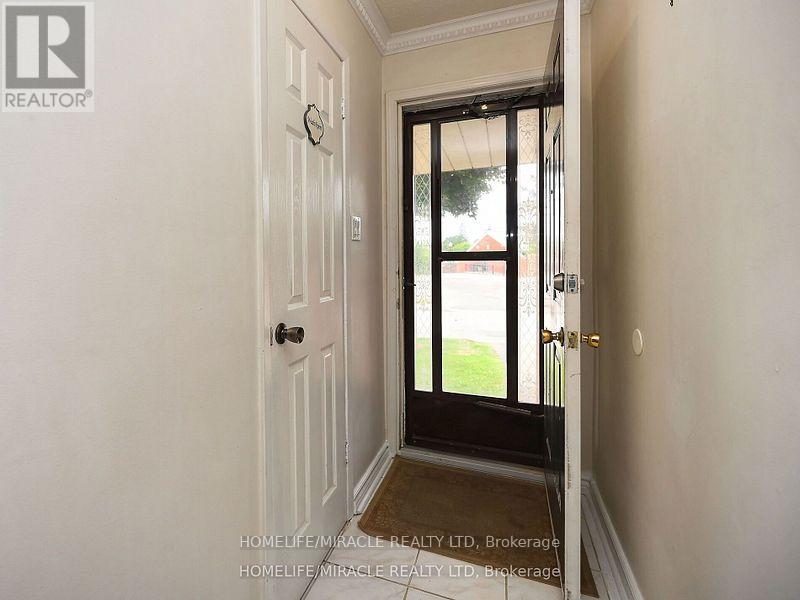 119 - 120 Collins Crescent, Brampton, Ontario  L6V 3N1 - Photo 8 - W12476334