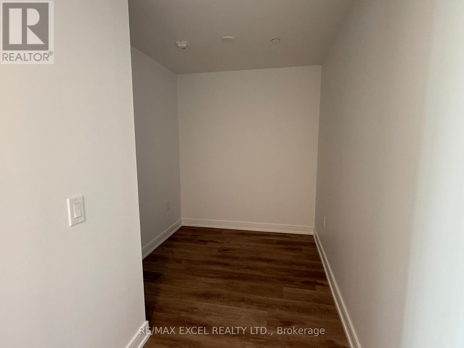 1612 - 3009 Novar Road, Mississauga, Ontario  L5B 0P9 - Photo 5 - W12476349
