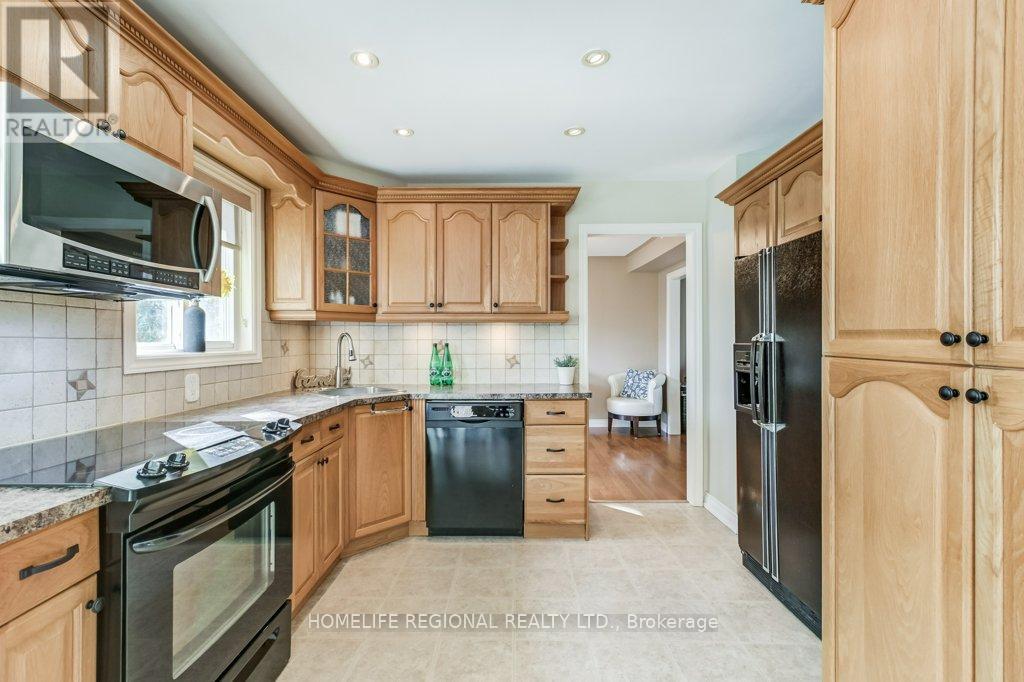 2557 Brasilia Circle, Mississauga, Ontario  L5N 2E9 - Photo 12 - W12476367