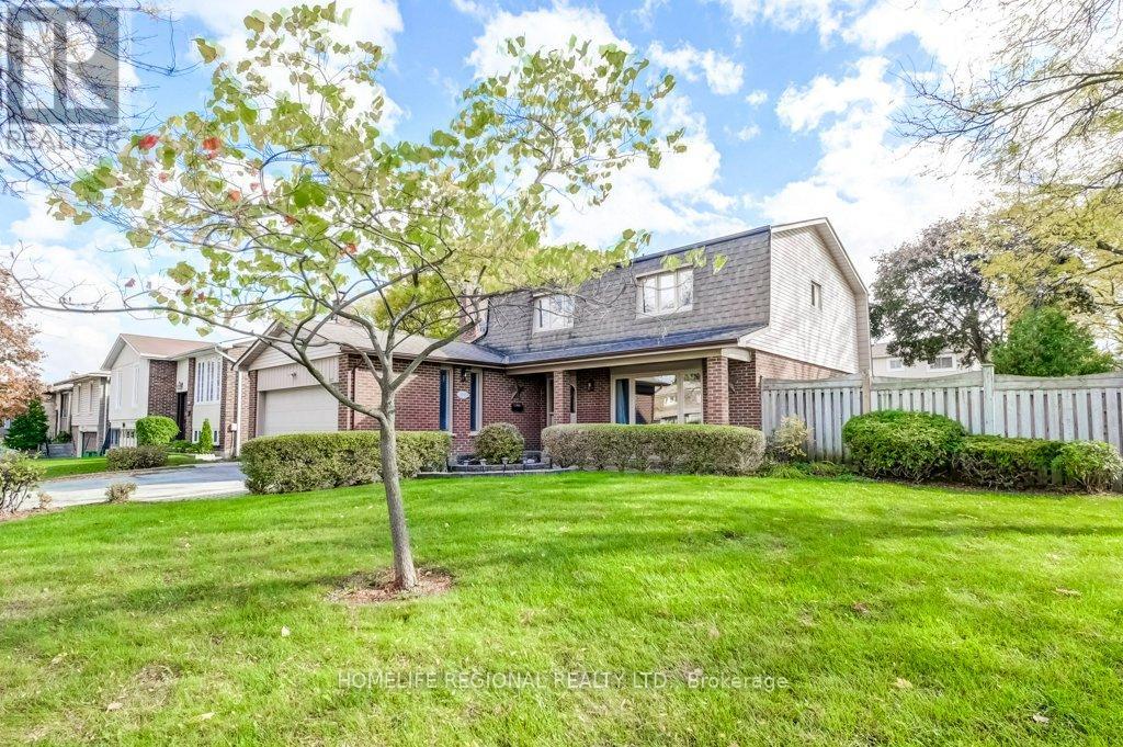 2557 Brasilia Circle, Mississauga, Ontario  L5N 2E9 - Photo 2 - W12476367