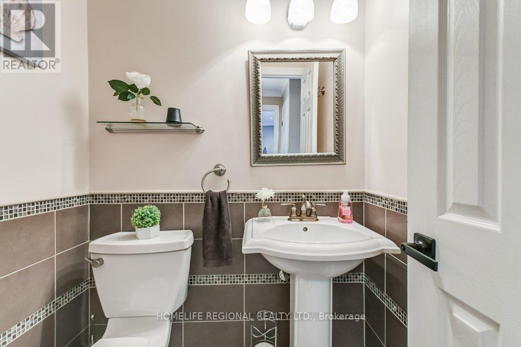 2557 Brasilia Circle, Mississauga, Ontario  L5N 2E9 - Photo 20 - W12476367