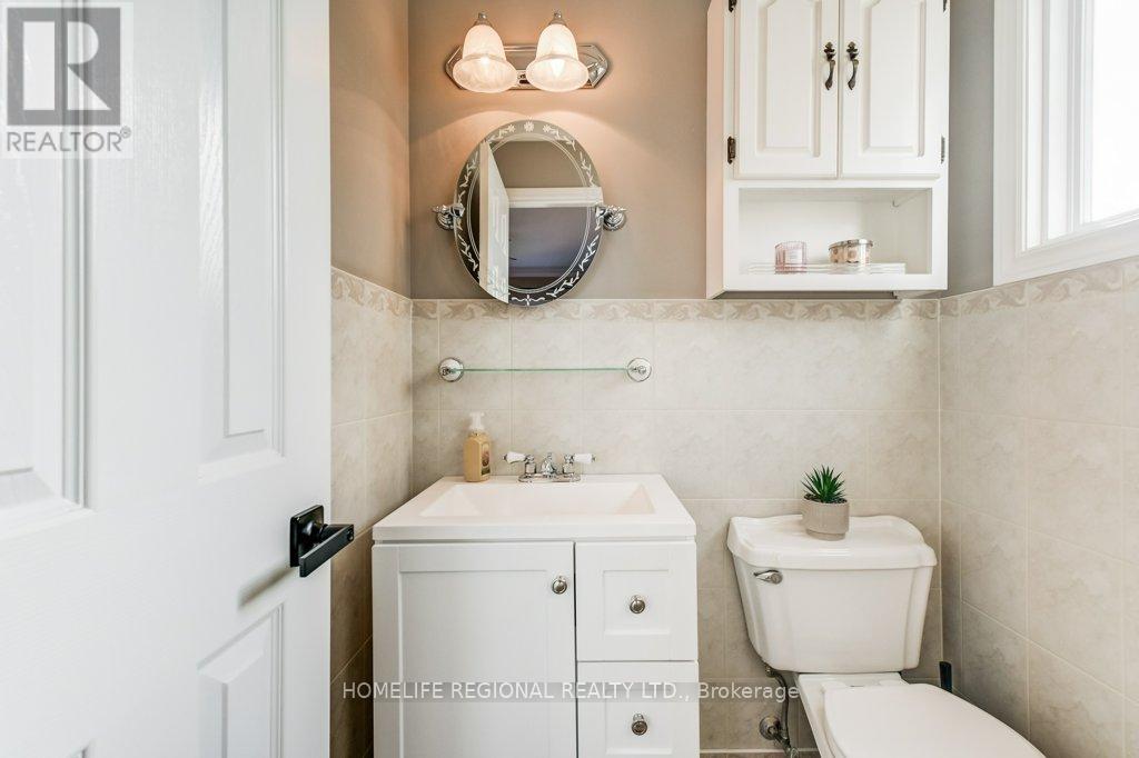 2557 Brasilia Circle, Mississauga, Ontario  L5N 2E9 - Photo 26 - W12476367
