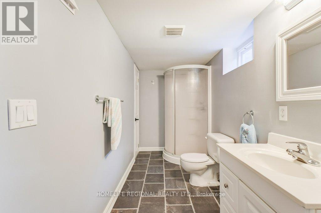2557 Brasilia Circle, Mississauga, Ontario  L5N 2E9 - Photo 32 - W12476367