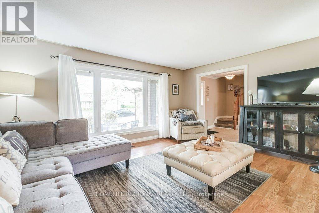 2557 Brasilia Circle, Mississauga, Ontario  L5N 2E9 - Photo 4 - W12476367