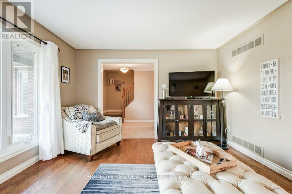 2557 Brasilia Circle, Mississauga, Ontario  L5N 2E9 - Photo 8 - W12476367