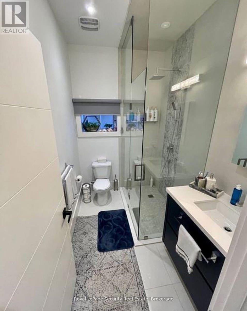 53 Chamberlain Avenue, Toronto, Ontario  M6E 4J9 - Photo 7 - W12476372