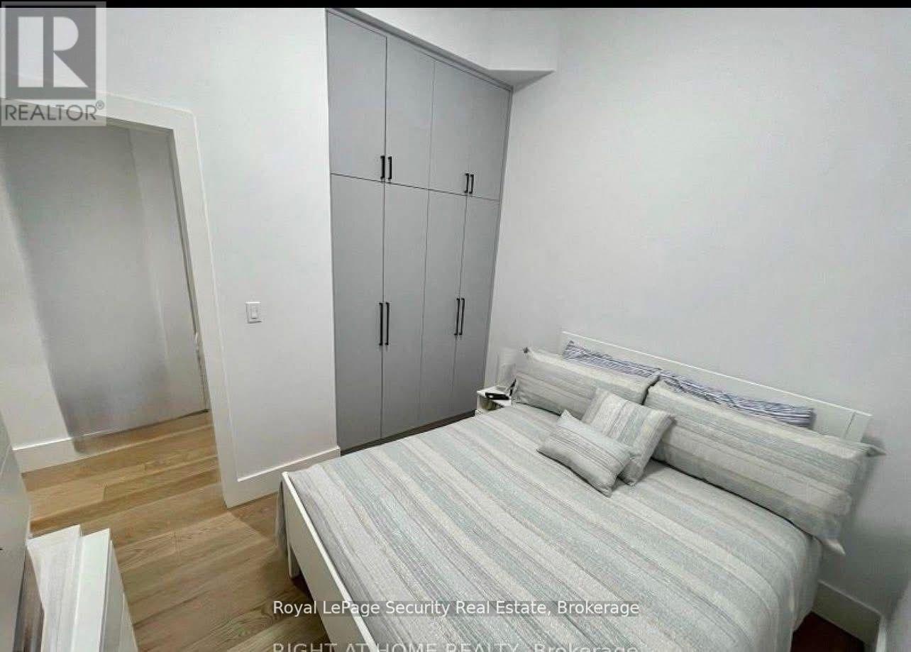 53 Chamberlain Avenue, Toronto, Ontario  M6E 4J9 - Photo 8 - W12476372
