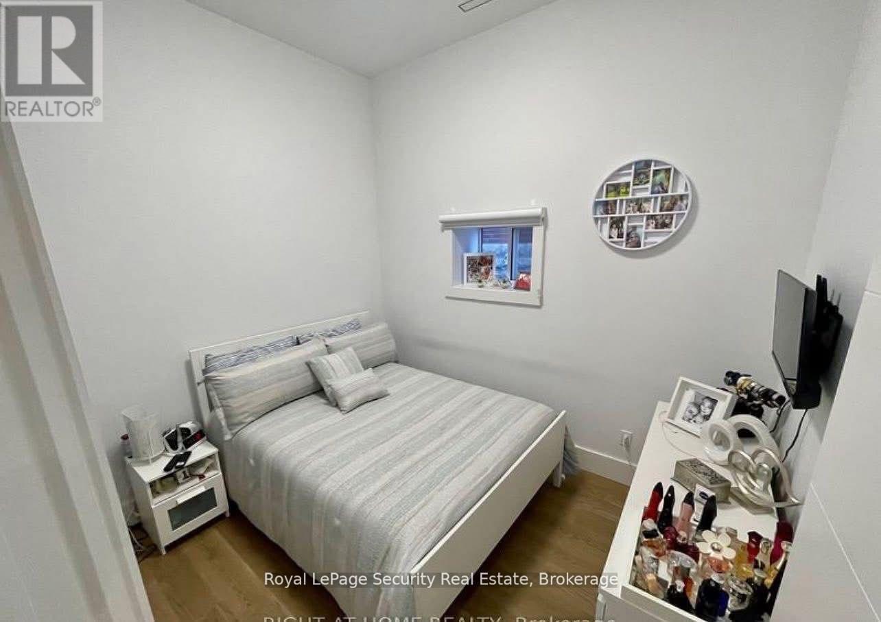 53 Chamberlain Avenue, Toronto, Ontario  M6E 4J9 - Photo 9 - W12476372