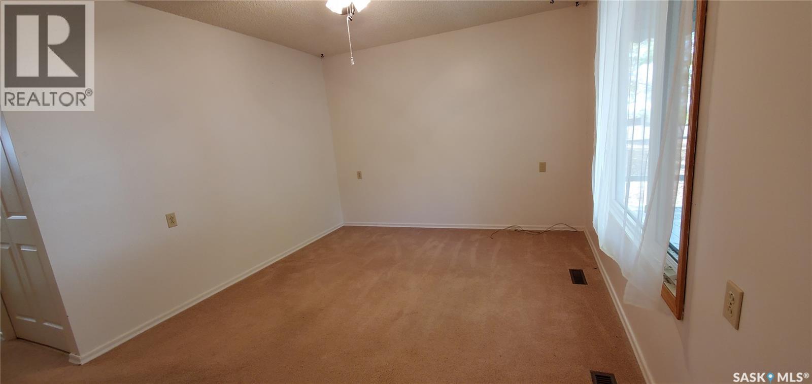1809 Progress Avenue, Vanguard, Saskatchewan  S0N 2V0 - Photo 26 - SK021491