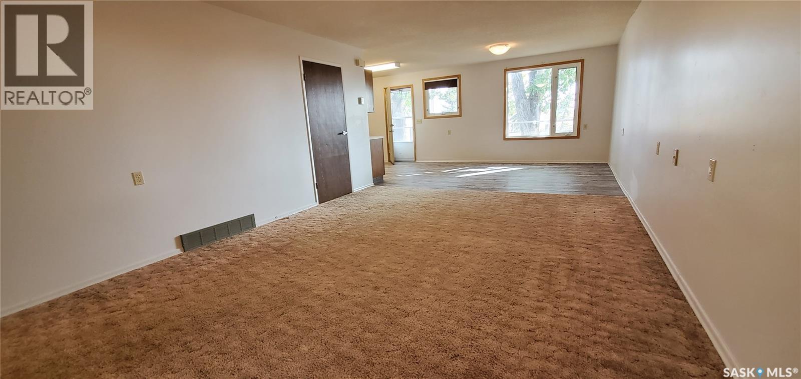 1809 Progress Avenue, Vanguard, Saskatchewan  S0N 2V0 - Photo 39 - SK021491