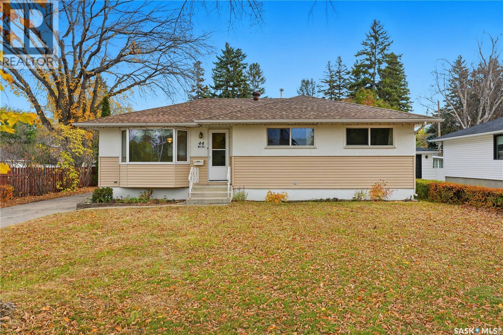 44 Mills Crescent, Saskatoon, Saskatchewan  S7J 0M7 - Photo 2 - SK021484