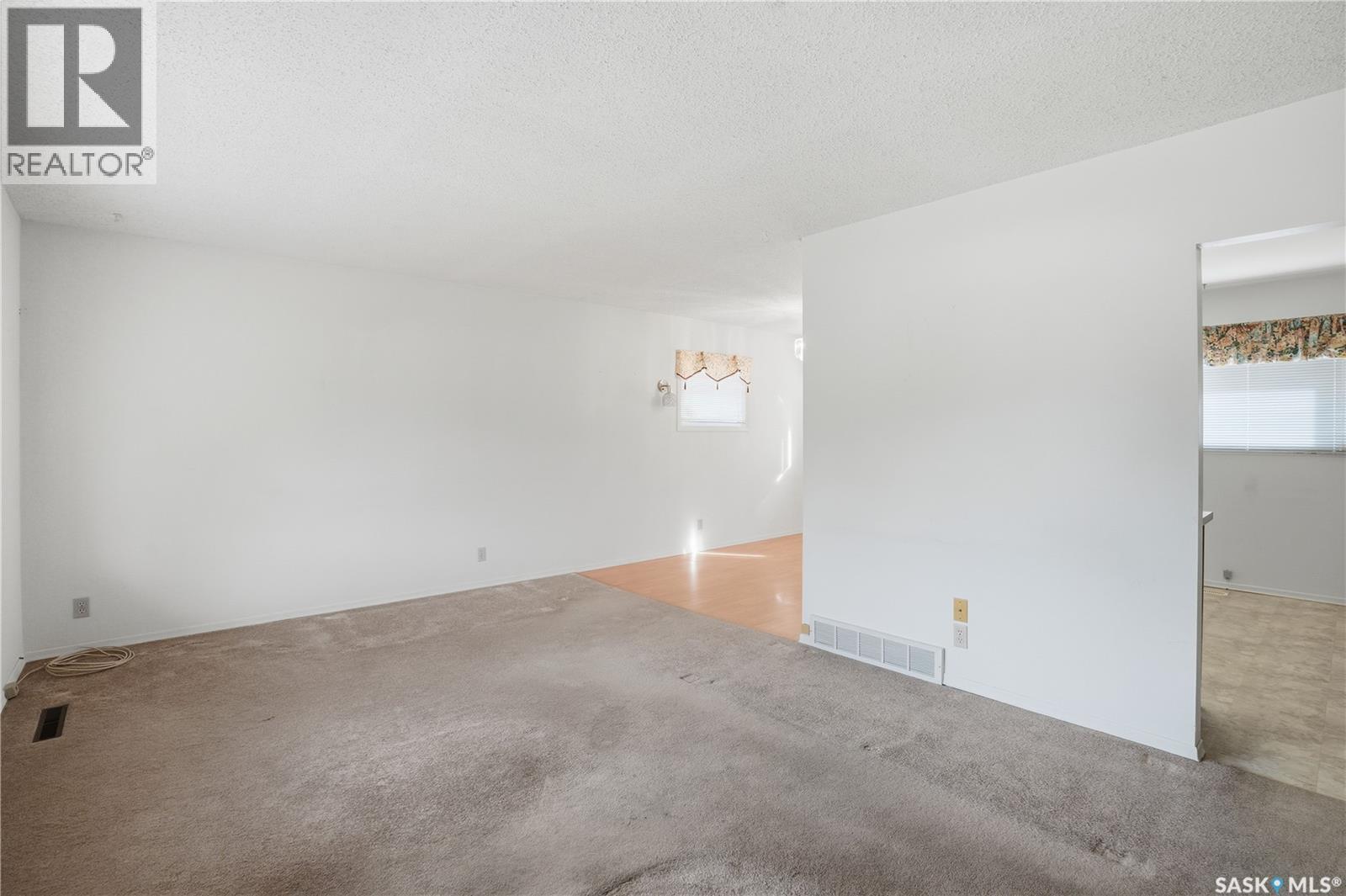 44 Mills Crescent, Saskatoon, Saskatchewan  S7J 0M7 - Photo 4 - SK021484