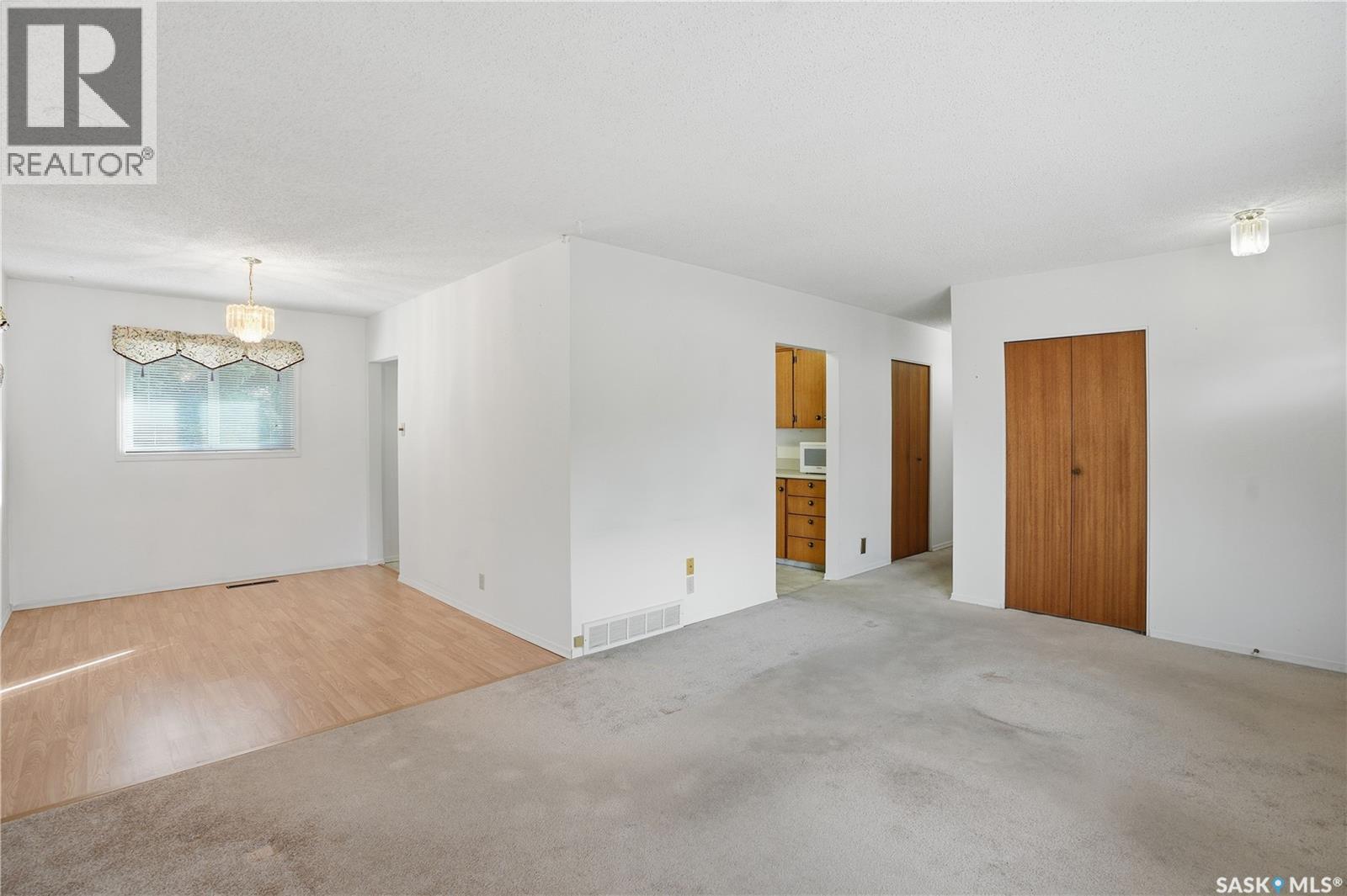 44 Mills Crescent, Saskatoon, Saskatchewan  S7J 0M7 - Photo 5 - SK021484