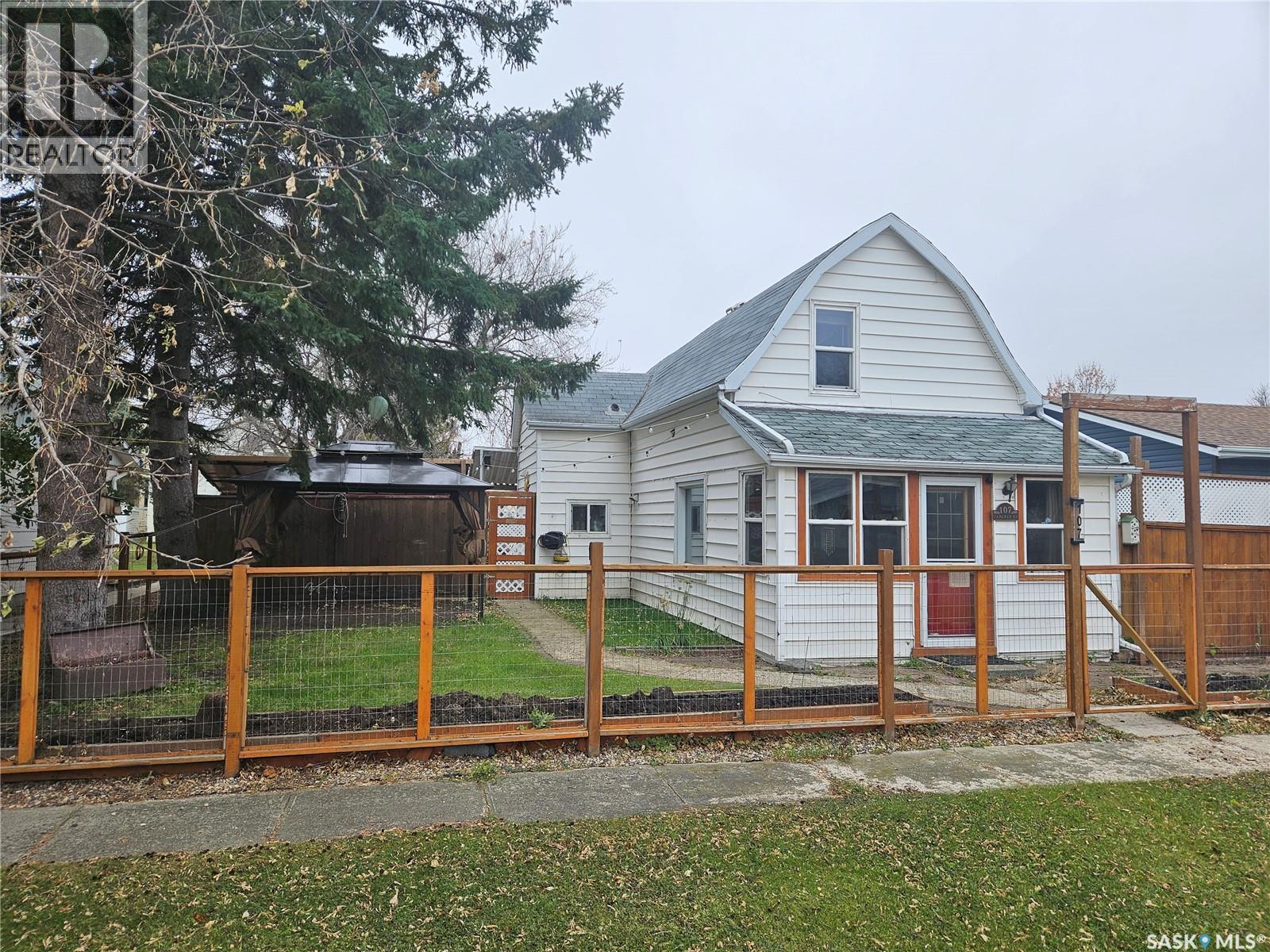 107 Carlyle Street, Arcola, Saskatchewan  S0C 0G0 - Photo 1 - SK021435