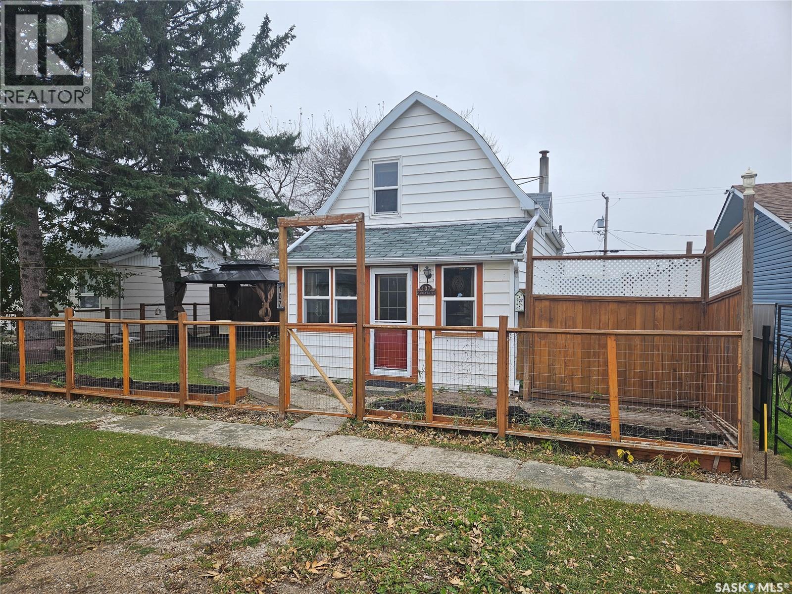 107 Carlyle Street, Arcola, Saskatchewan  S0C 0G0 - Photo 2 - SK021435