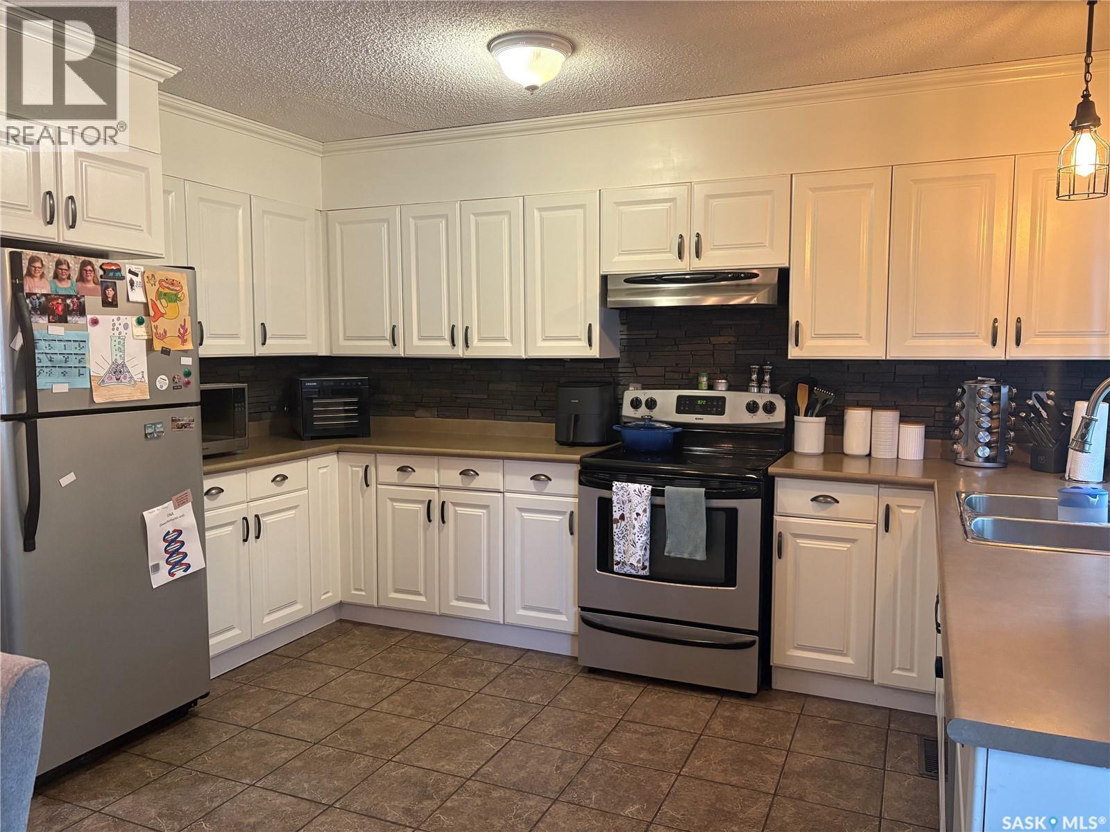 1582 Sibbald Crescent, Prince Albert, Saskatchewan  S6V 6E5 - Photo 6 - SK021238
