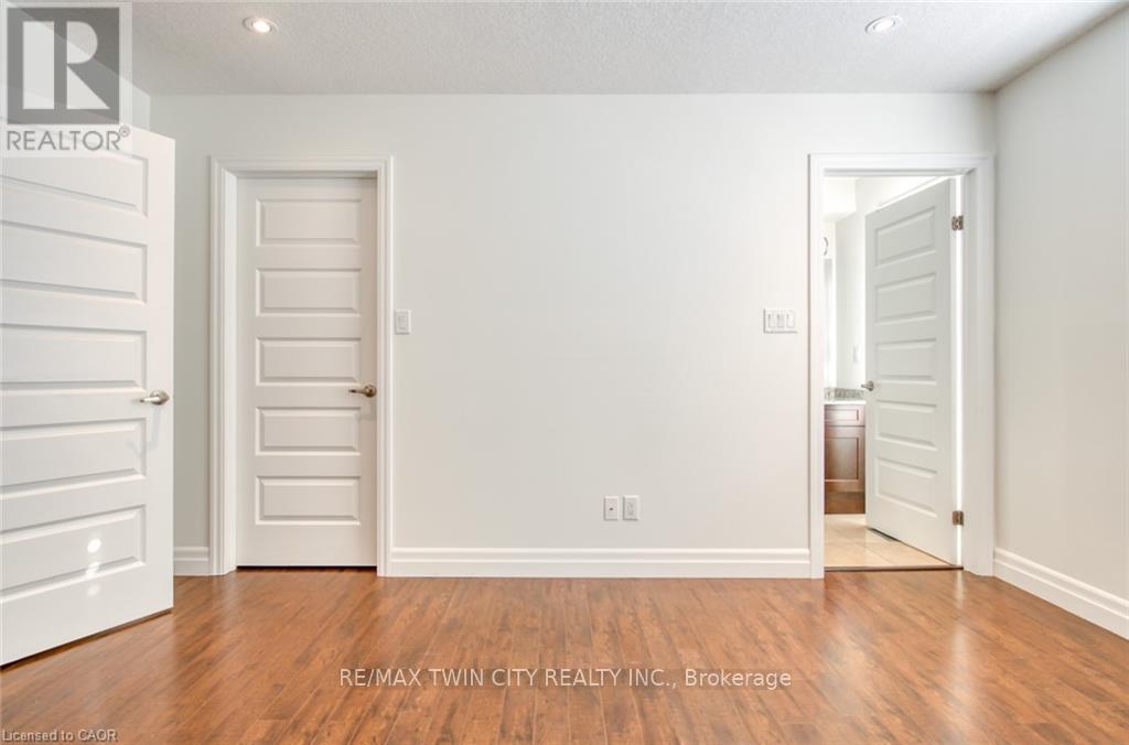43 Woolwich Street, Kitchener, Ontario  N2K 1S2 - Photo 29 - X12476231