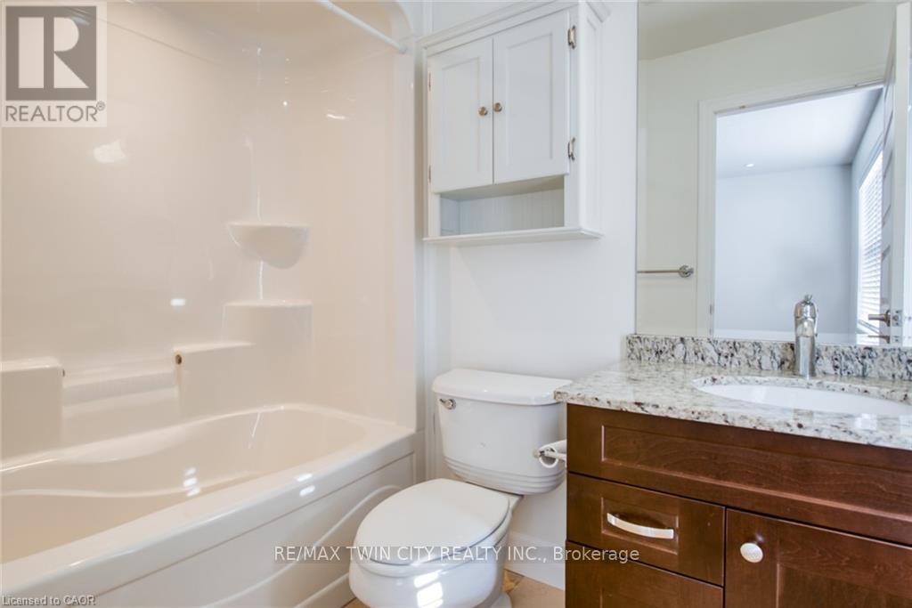 43 Woolwich Street, Kitchener, Ontario  N2K 1S2 - Photo 33 - X12476231