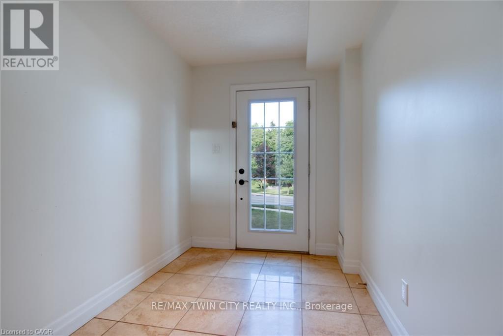 43 Woolwich Street, Kitchener, Ontario  N2K 1S2 - Photo 7 - X12476231