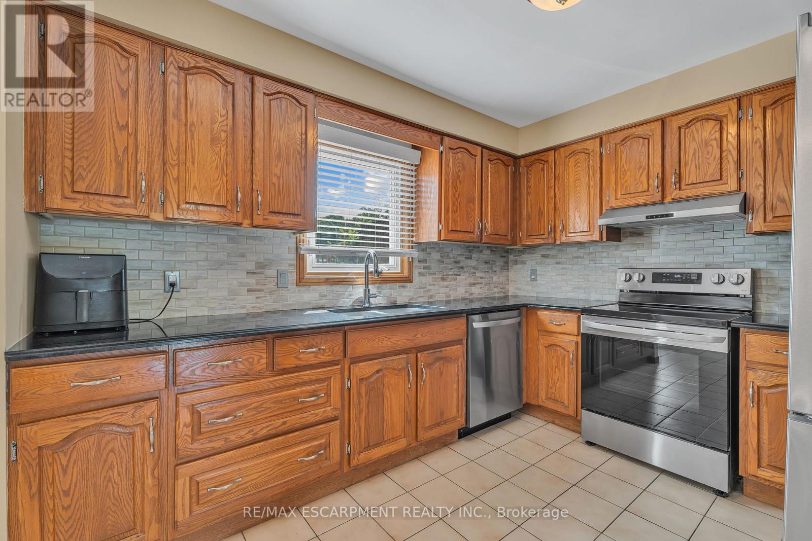 2 Vinehill Drive, Hamilton, Ontario  L8G 4Y5 - Photo 14 - X12476267