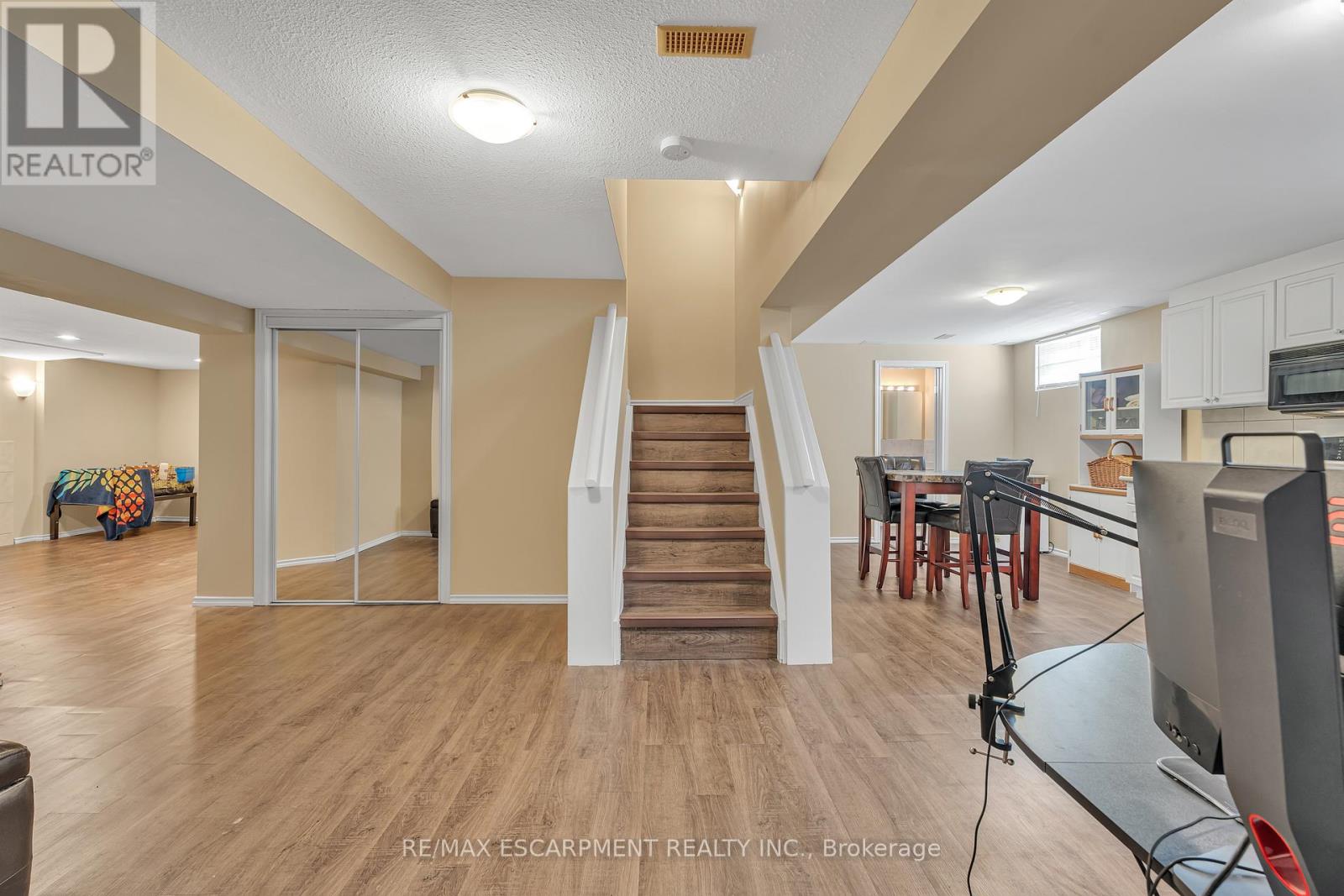 2 Vinehill Drive, Hamilton, Ontario  L8G 4Y5 - Photo 35 - X12476267