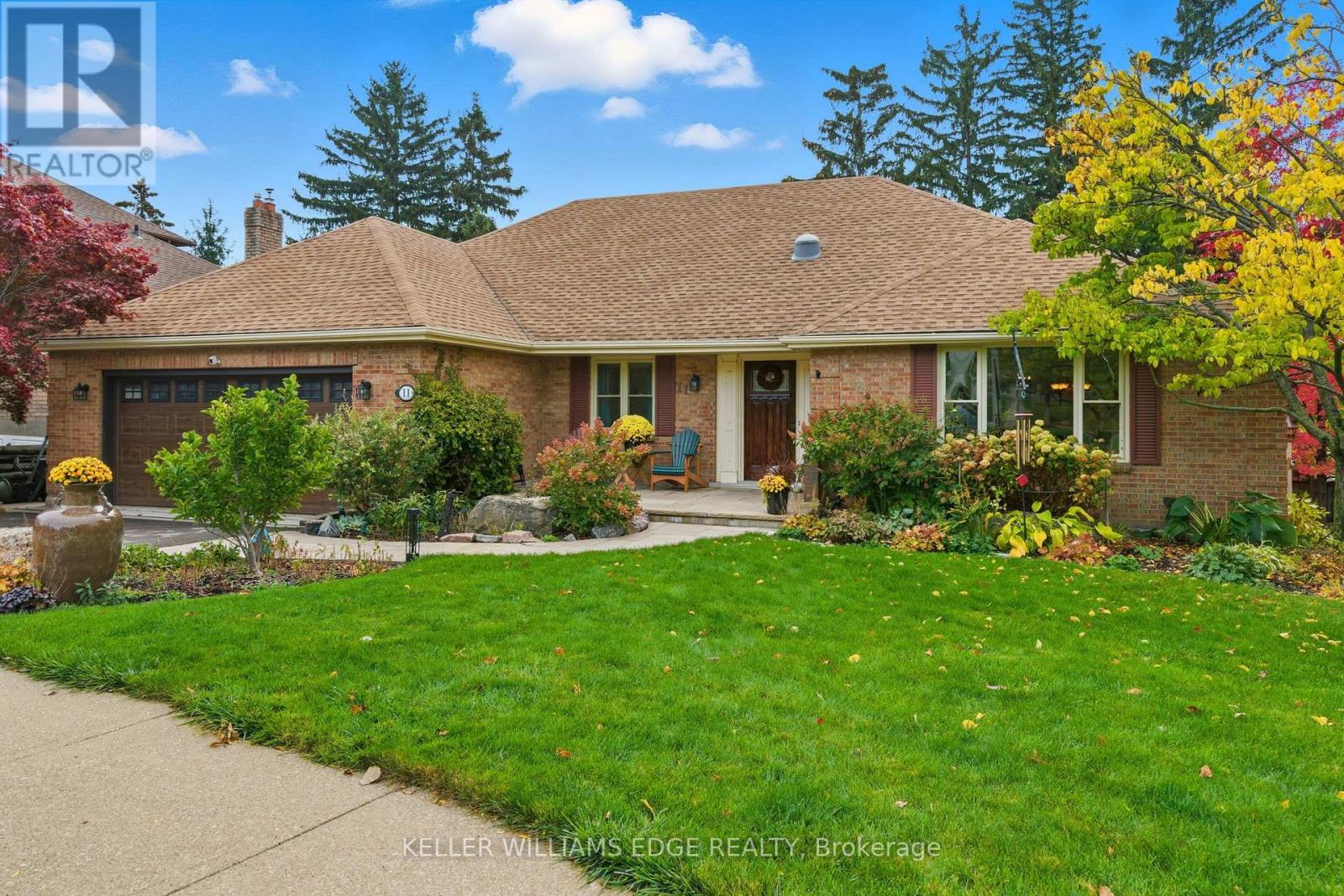 11 MAYS CRESCENT, Hamilton, Ontario