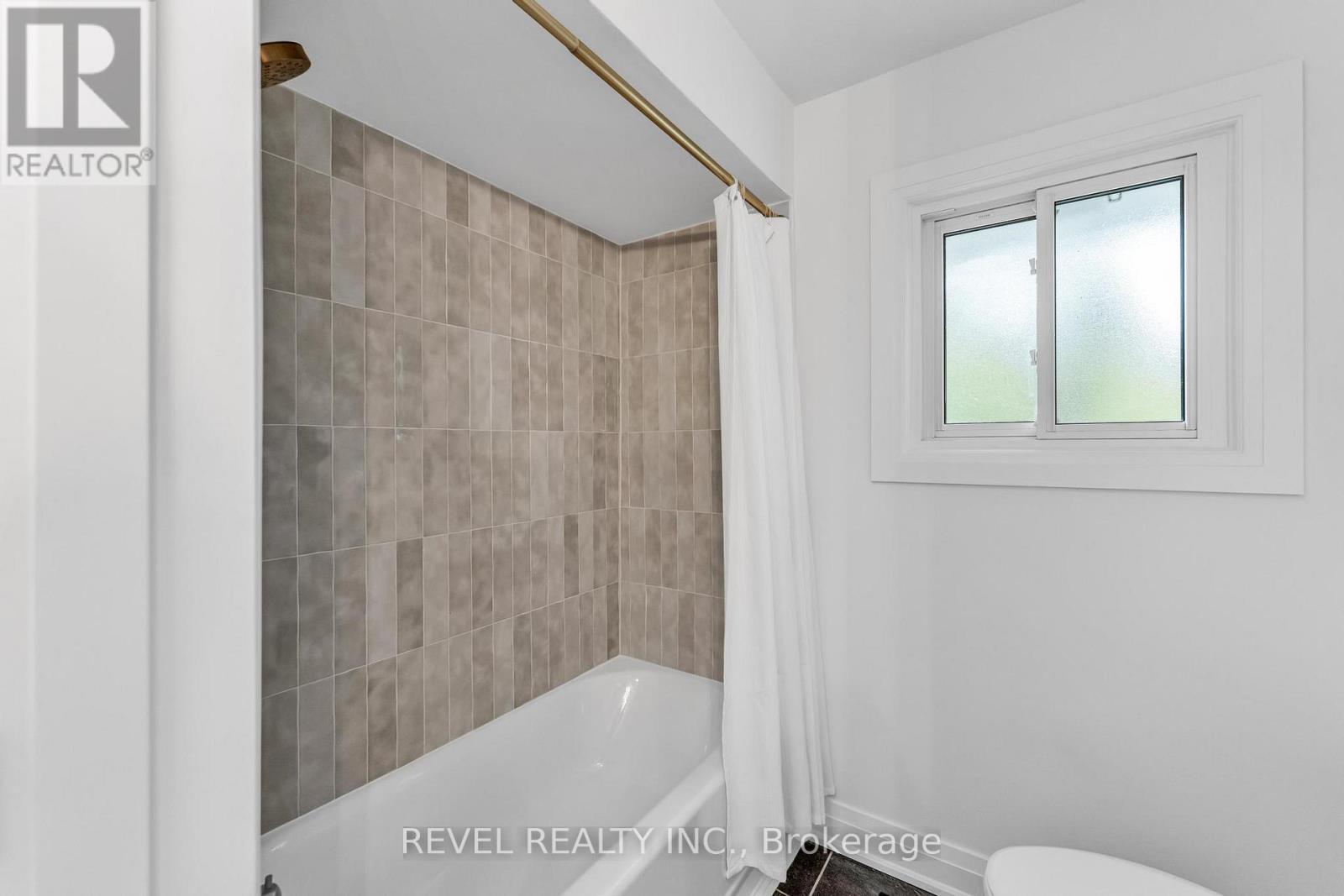 95 Seneca Drive, Hamilton, Ontario  L9G 3B7 - Photo 8 - X12476294