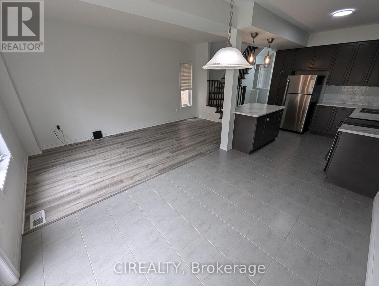 34 Kingsborough Drive, Hamilton, Ontario  L0R 1P0 - Photo 10 - X12476331