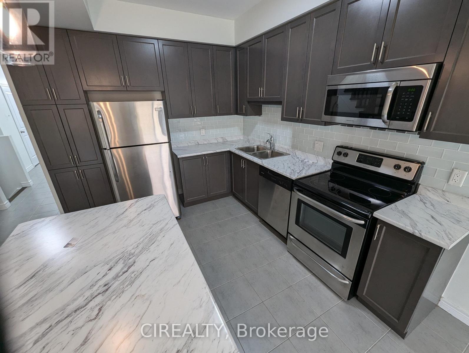 34 Kingsborough Drive, Hamilton, Ontario  L0R 1P0 - Photo 11 - X12476331