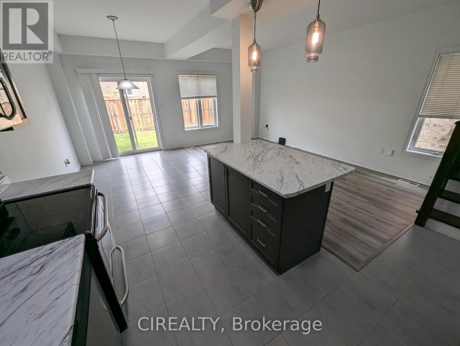 34 Kingsborough Drive, Hamilton, Ontario  L0R 1P0 - Photo 4 - X12476331