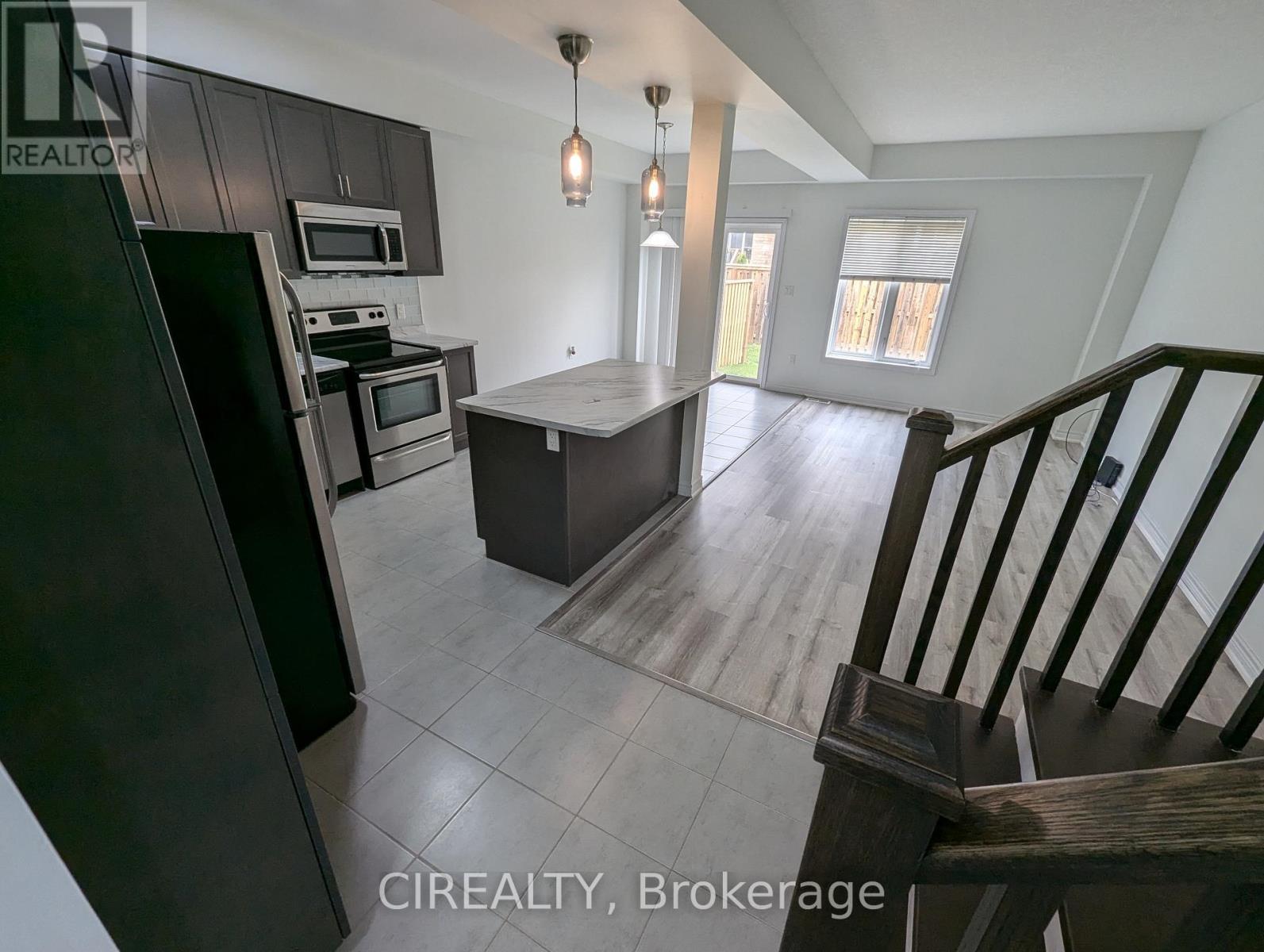 34 Kingsborough Drive, Hamilton, Ontario  L0R 1P0 - Photo 6 - X12476331