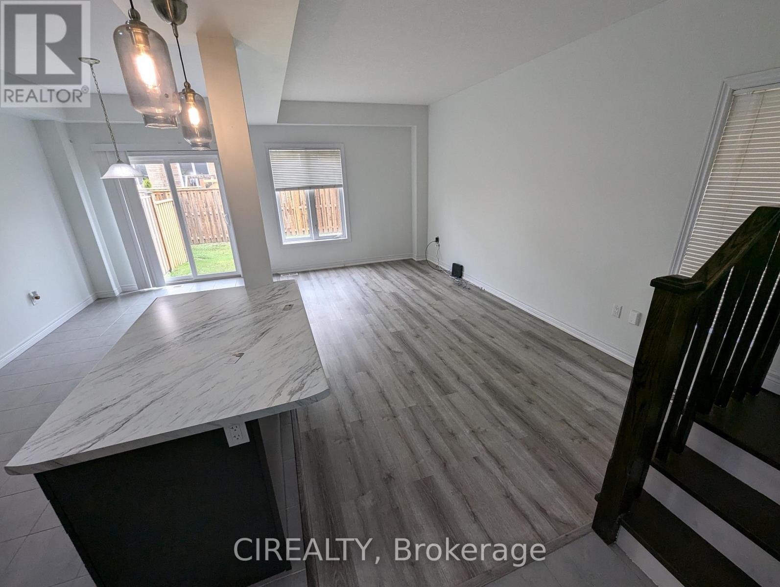 34 Kingsborough Drive, Hamilton, Ontario  L0R 1P0 - Photo 7 - X12476331