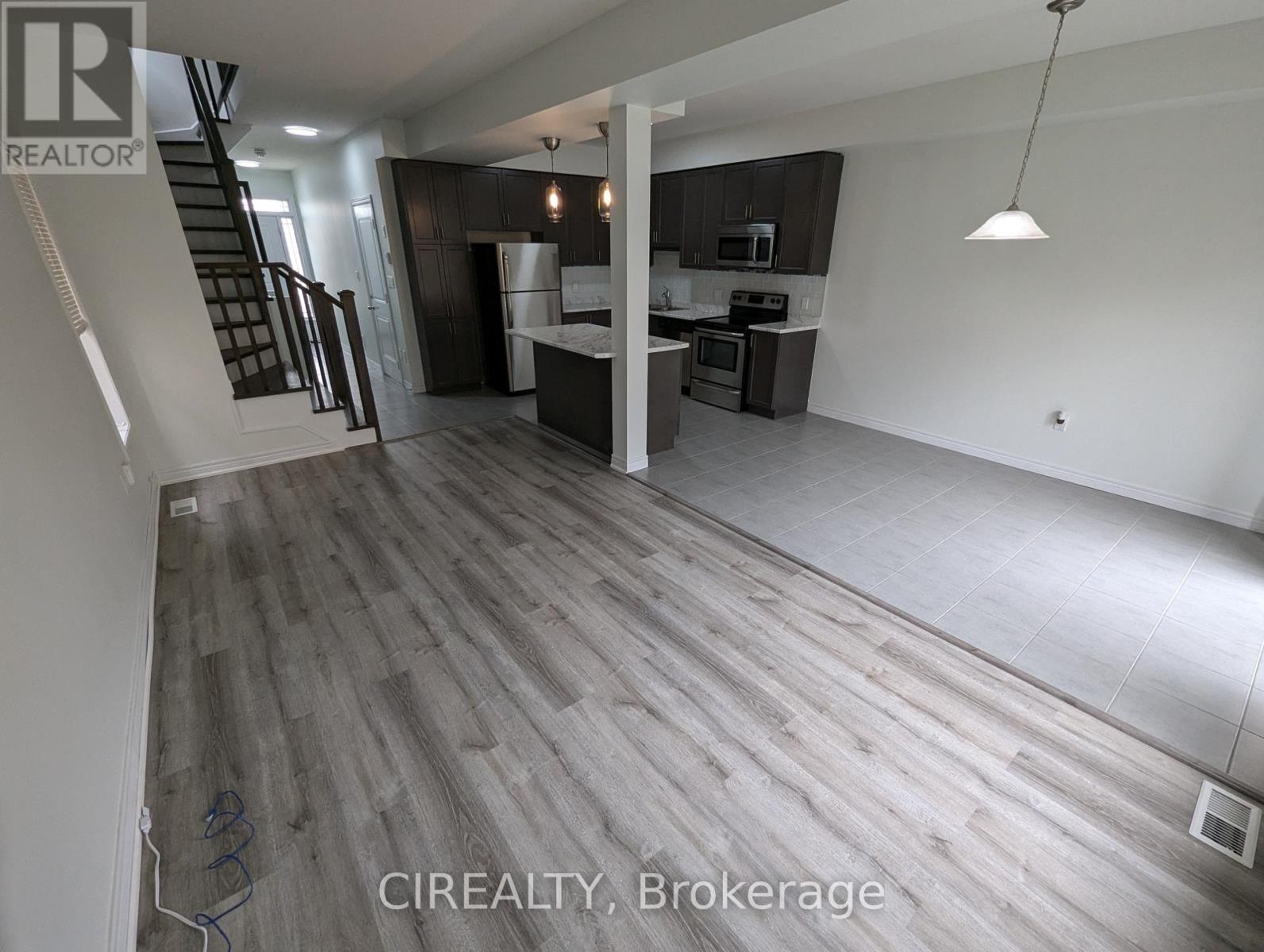 34 Kingsborough Drive, Hamilton, Ontario  L0R 1P0 - Photo 9 - X12476331