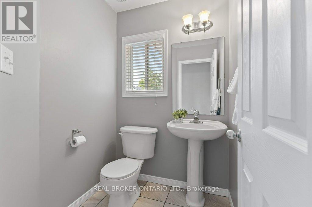 34 Gravel Ridge Trail, Kitchener, Ontario  N2E 0B3 - Photo 15 - X12476345