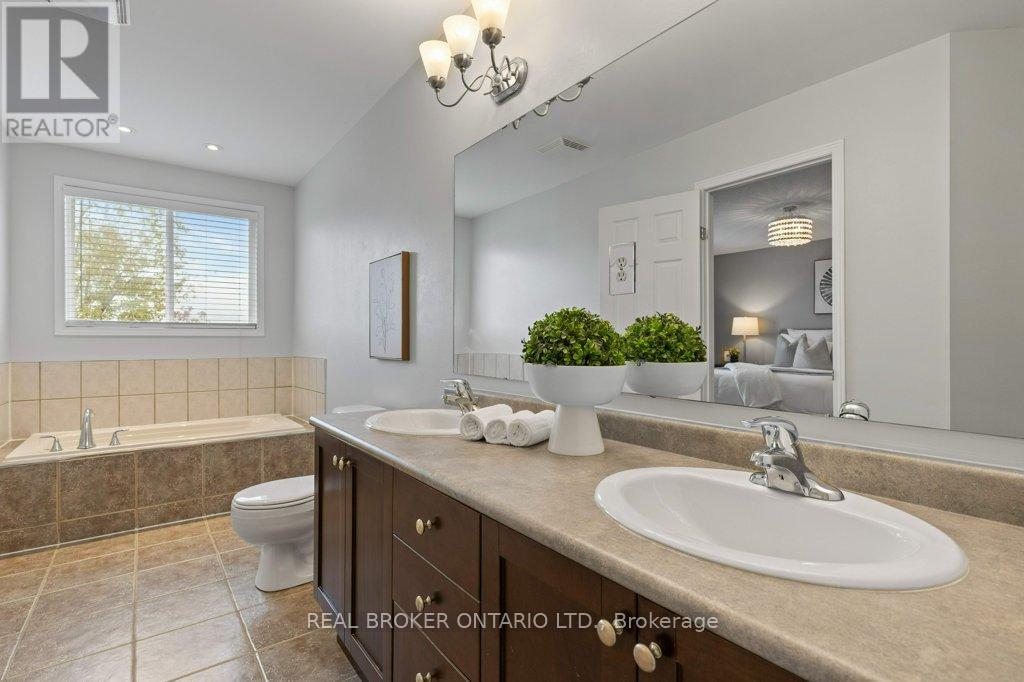 34 Gravel Ridge Trail, Kitchener, Ontario  N2E 0B3 - Photo 20 - X12476345