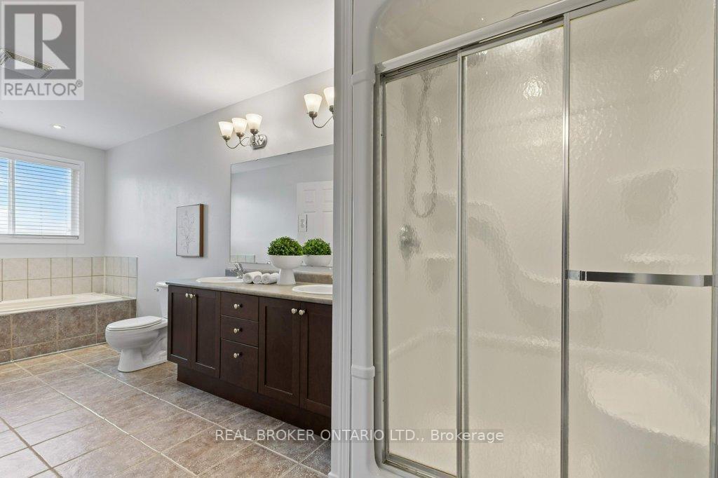34 Gravel Ridge Trail, Kitchener, Ontario  N2E 0B3 - Photo 22 - X12476345