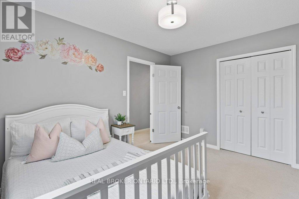 34 Gravel Ridge Trail, Kitchener, Ontario  N2E 0B3 - Photo 24 - X12476345