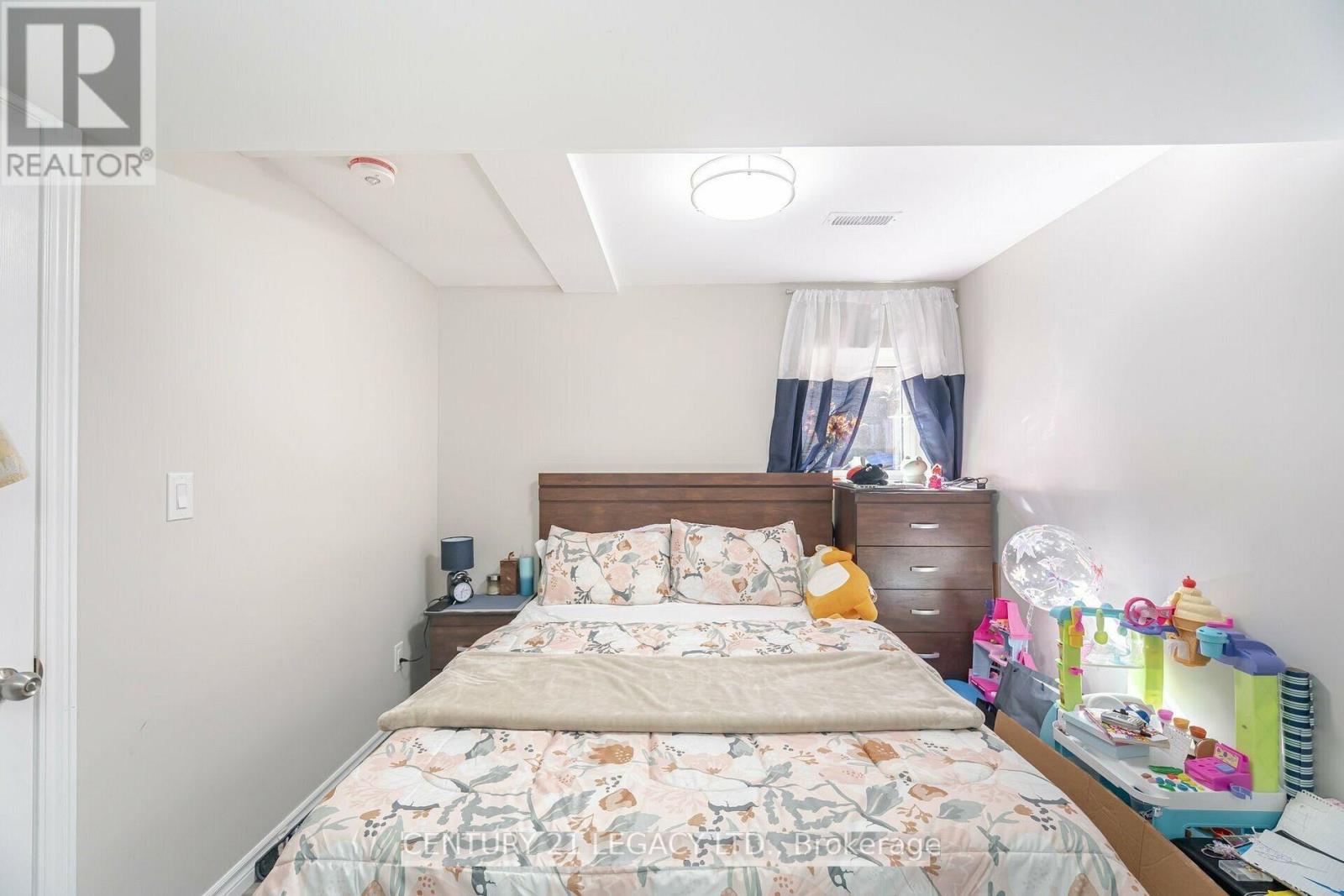 (Basement) - 12 Cobblestone Court, Brampton, Ontario  L6R 2S1 - Photo 8 - W12476392