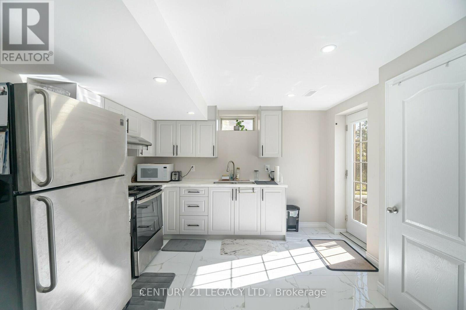 (Basement) - 12 Cobblestone Court, Brampton, Ontario  L6R 2S1 - Photo 9 - W12476392
