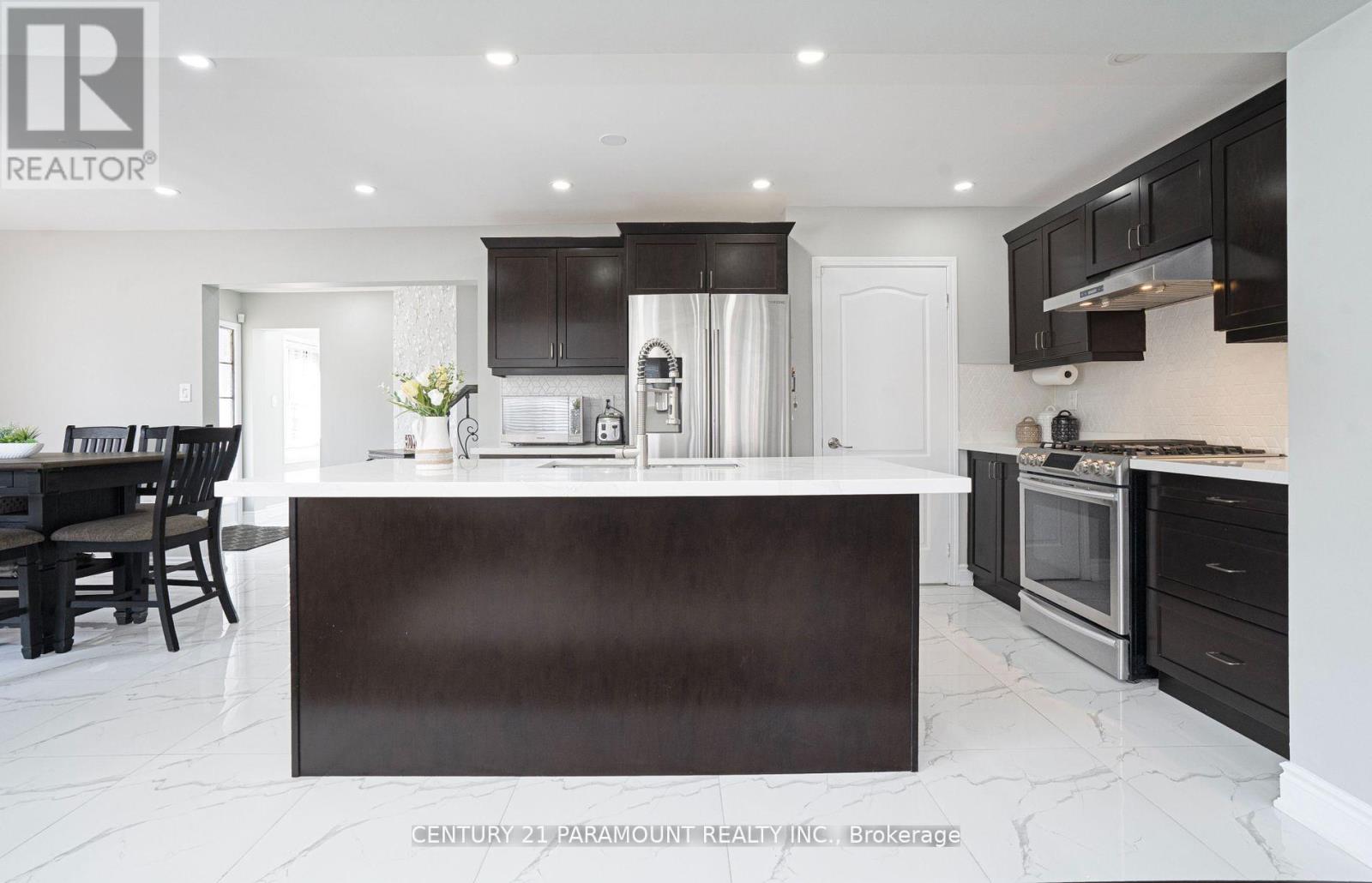 39 Fenchurch Drive, Brampton, Ontario  L7A 4G1 - Photo 10 - W12476405