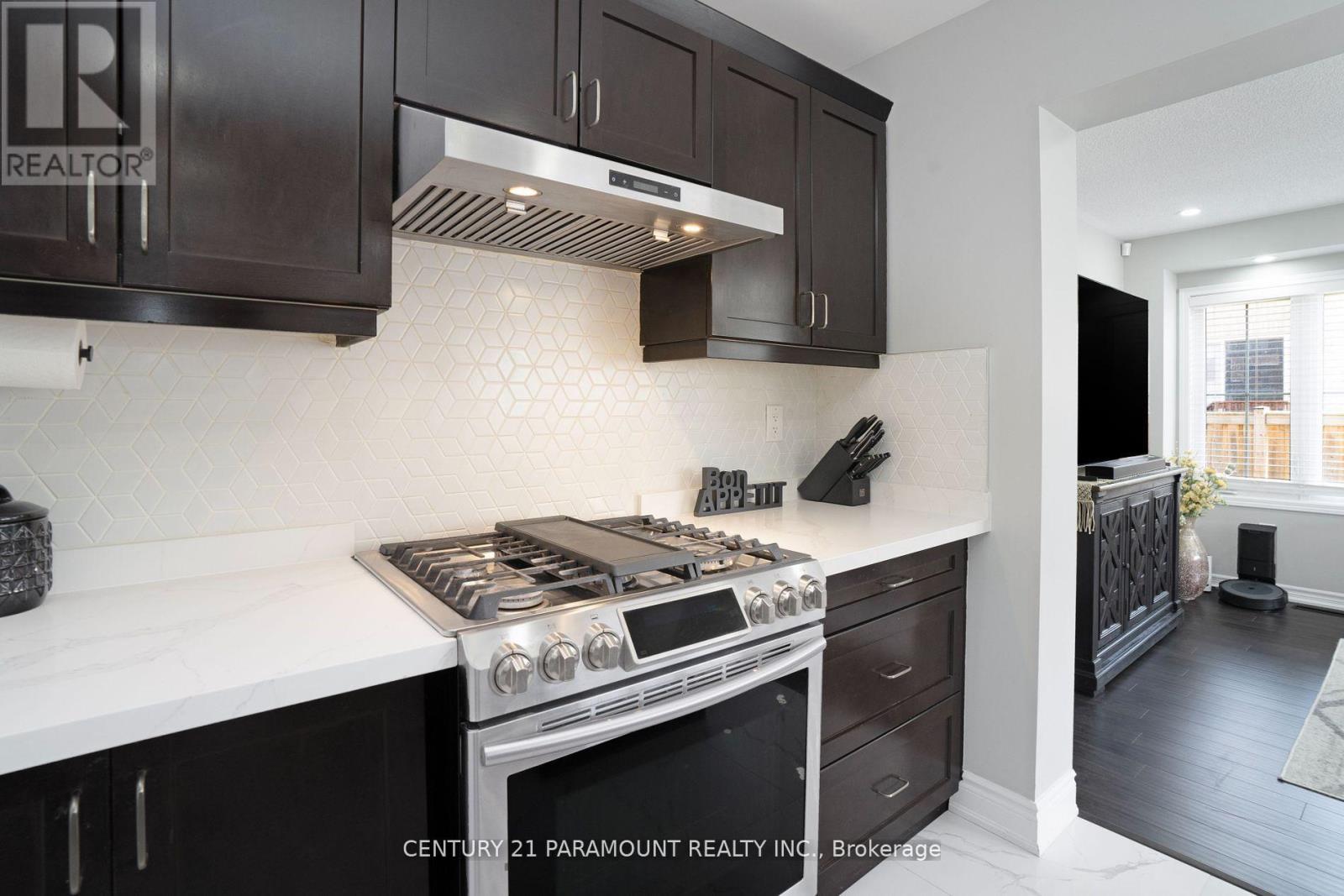 39 Fenchurch Drive, Brampton, Ontario  L7A 4G1 - Photo 13 - W12476405