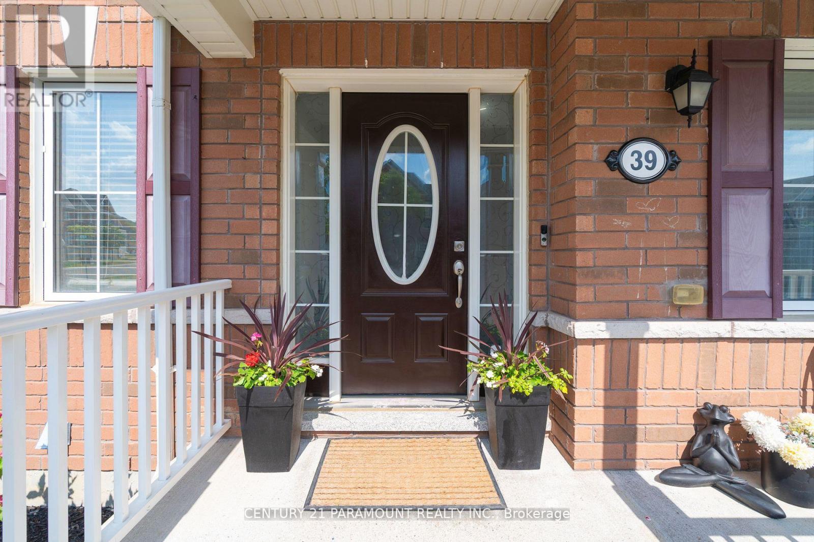 39 Fenchurch Drive, Brampton, Ontario  L7A 4G1 - Photo 3 - W12476405