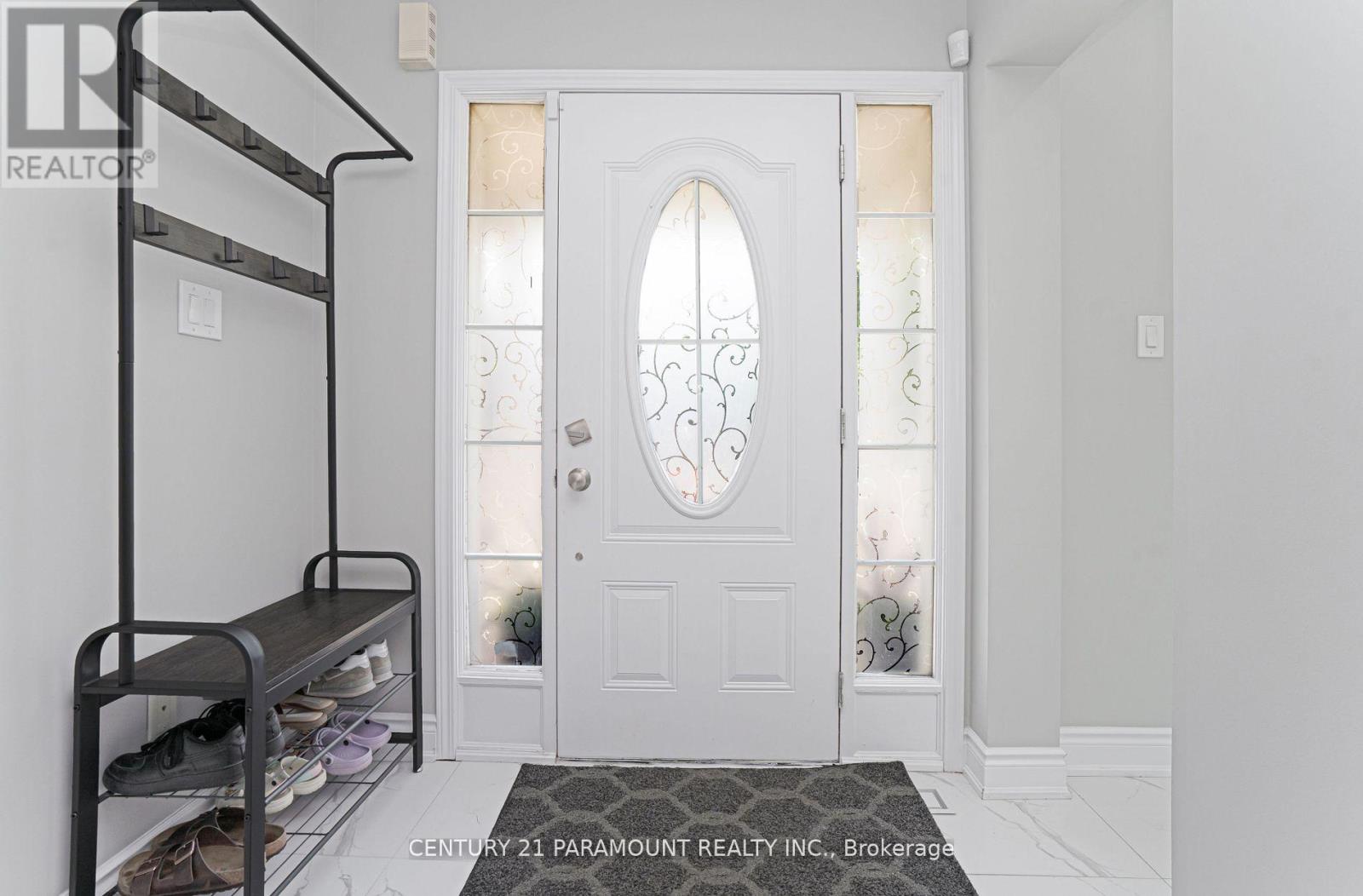 39 Fenchurch Drive, Brampton, Ontario  L7A 4G1 - Photo 5 - W12476405