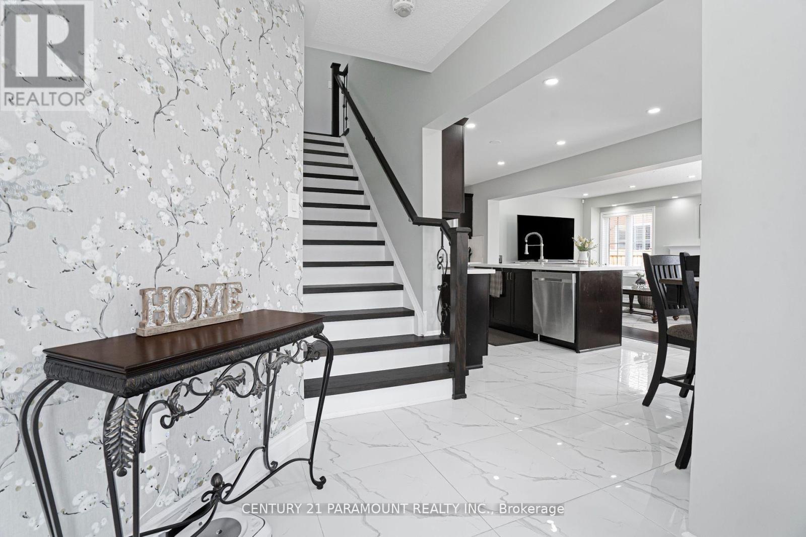 39 Fenchurch Drive, Brampton, Ontario  L7A 4G1 - Photo 6 - W12476405