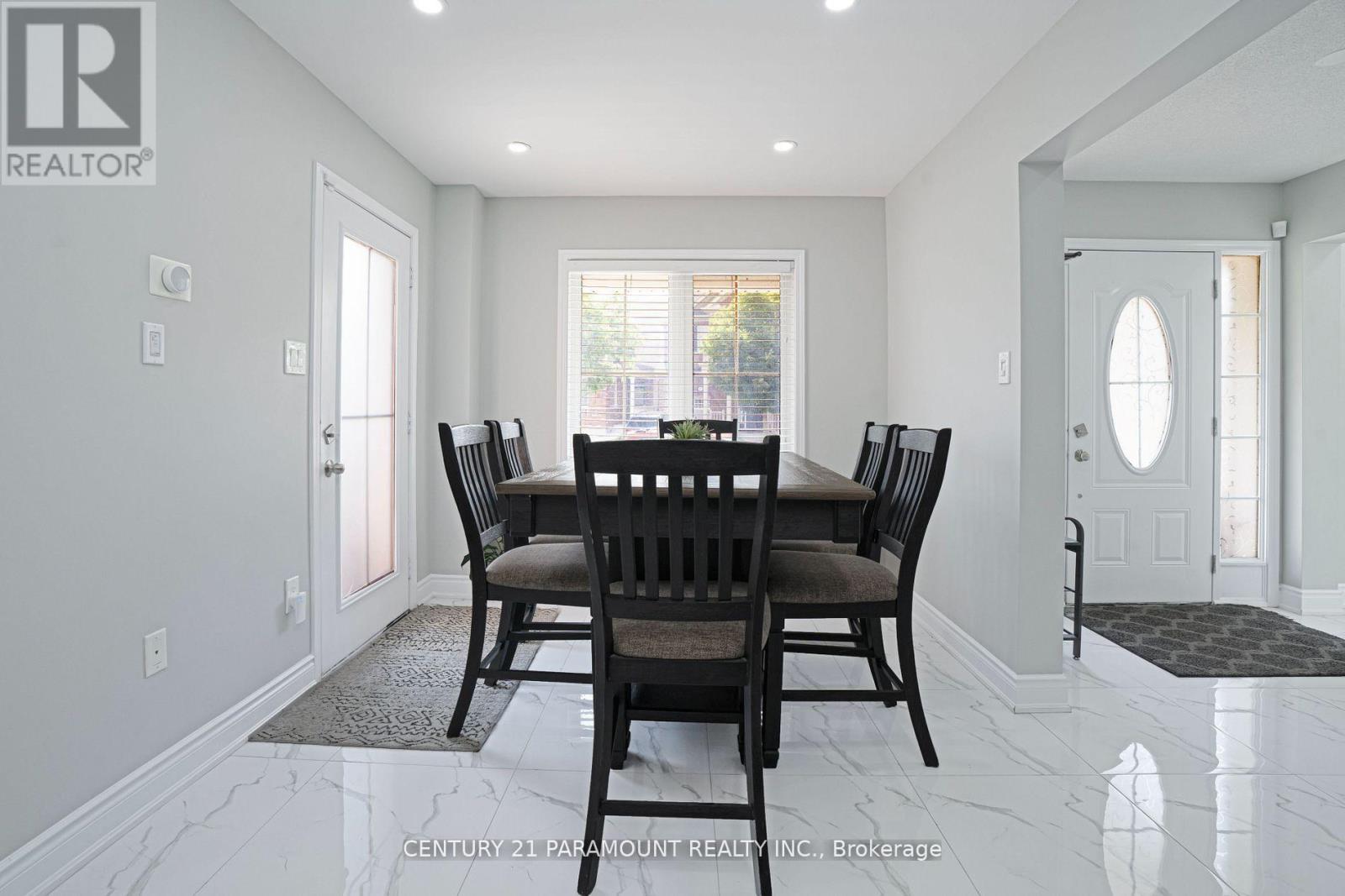 39 Fenchurch Drive, Brampton, Ontario  L7A 4G1 - Photo 7 - W12476405