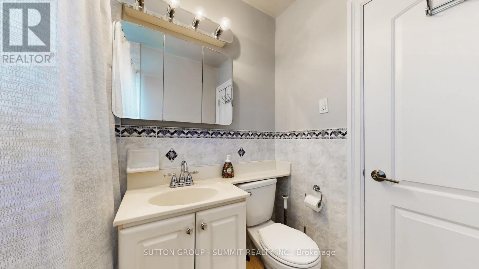 29 Fallowfield Road, Toronto, Ontario  M9W 2W3 - Photo 14 - W12476442