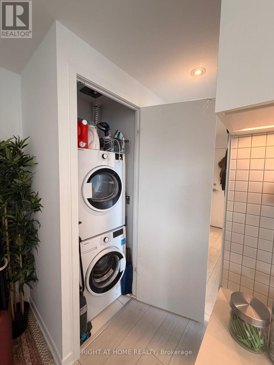 3903 - 898 Portage Parkway, Vaughan, Ontario  L4K 0J6 - Photo 9 - N12471711